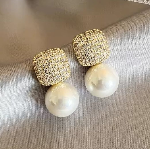 Luxury Shiny Pearl Stud Earrings