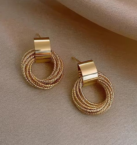 Vintage Metallic Gold Circle Pendant Earrings