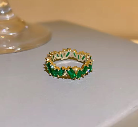Vintage Crystal Green Stones Ring