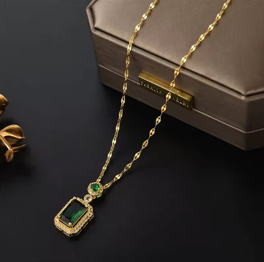 Vintage Green Stone Pendant Necklace