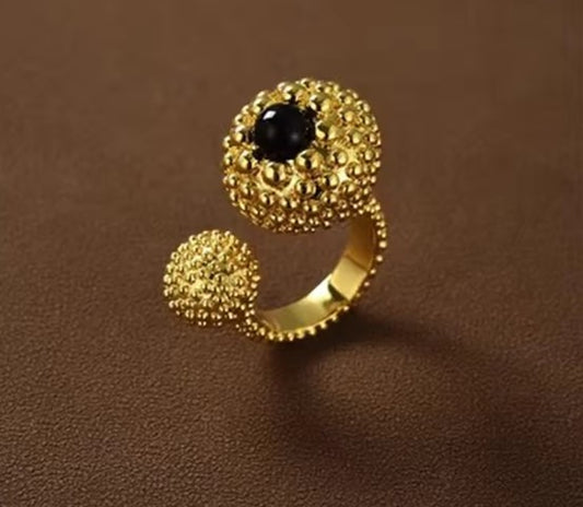 Vintage Black Agate Gold Ring