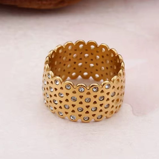 Shiny Zirconia Hollow Gold Ring