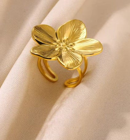 Vintage Flower Gold Ring