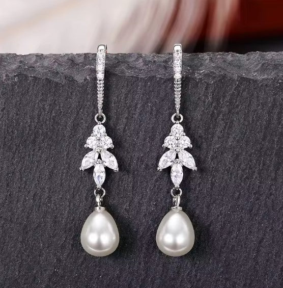 Elegant Crystal Pearl Earrings