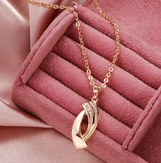 Fine Glossy Zircon Necklace
