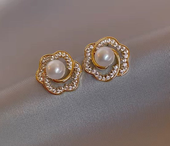 Exquisite Pearl Flower Gold Earrings