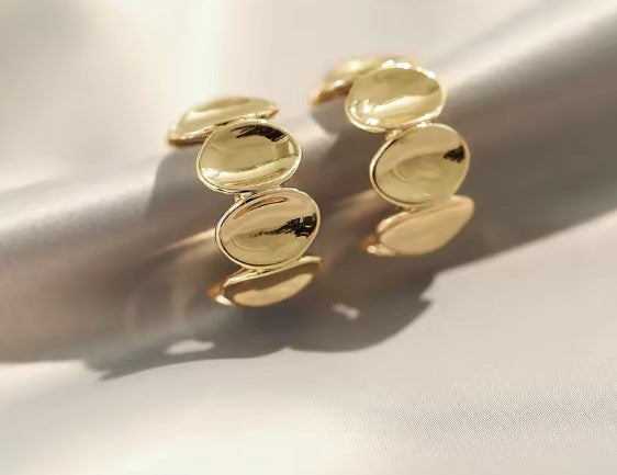 Vintage C-shaped Design Earrings