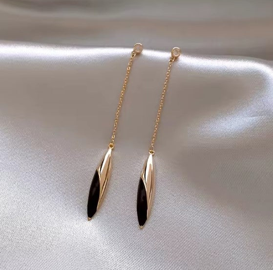 Classic Black Gold Spliced Tassel Earrings