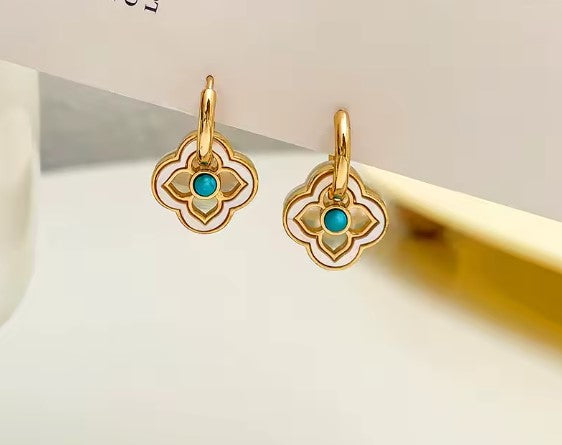 Classic Shell Flower Pendant Earrings