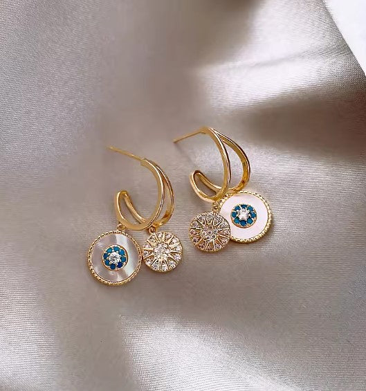 Classic Round Shell Flower Earrings