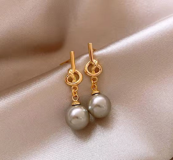Luxury Knot Shape Grey Pearl Earrings