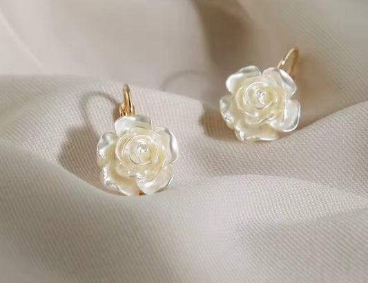 Elegant White Flower Pendant Dangle Earrings