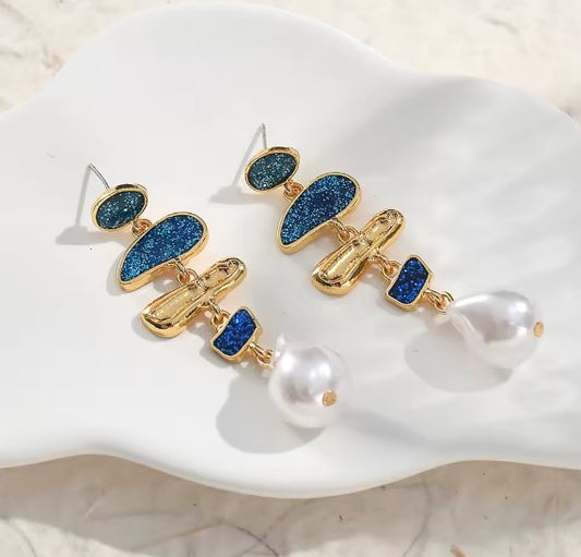 Elegant Pearl Dangle Blue Earrings