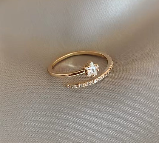 Minimalist Exquisite Zircon Gold Ring