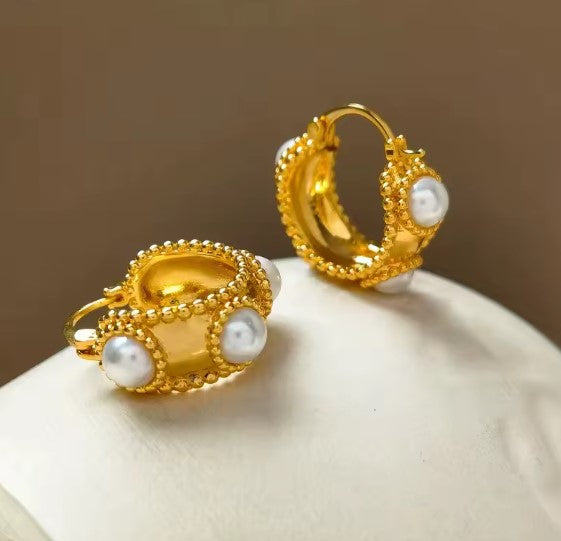 Vintage Circle Pearl Earrings