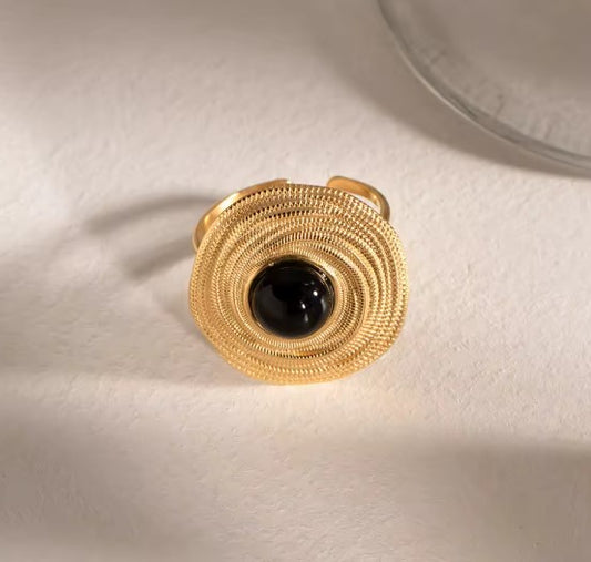 Vintage Loop Black Stone Ring