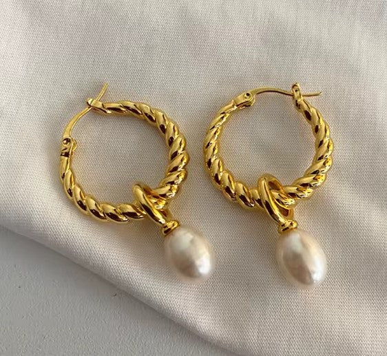 Classic Pearl Twist Freshwater Gold earrings