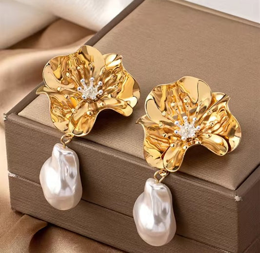 Vintage Flower Pearl Earrings