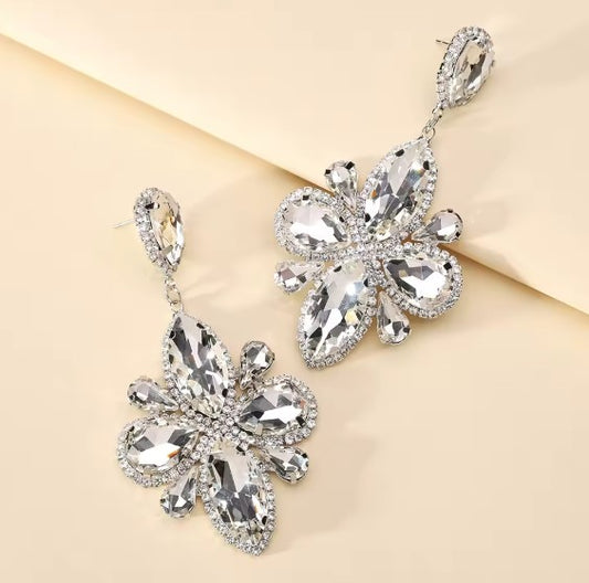 Vintage Teardrop Shiny White Flower Earrings