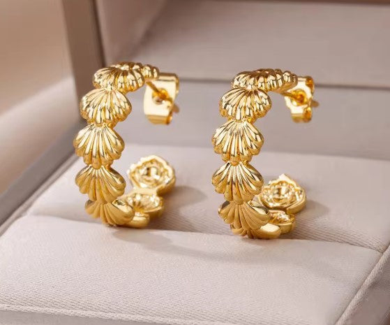 Classic C-shaped Shell Gold Earrings