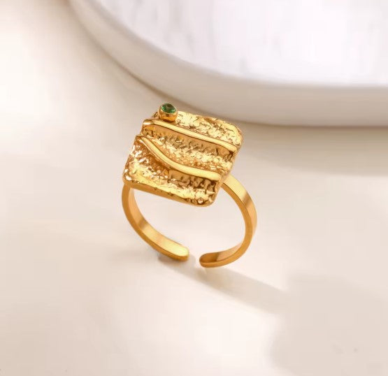 Exquisite Green Zircon Gold Ring