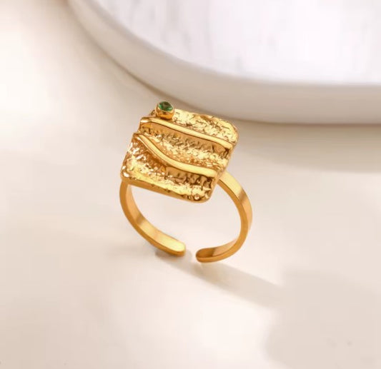 Exquisite Green Zircon Gold Ring