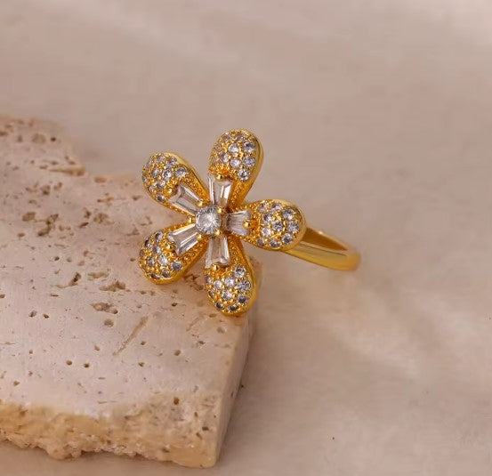Vintage Zirconia Flora Gold Ring
