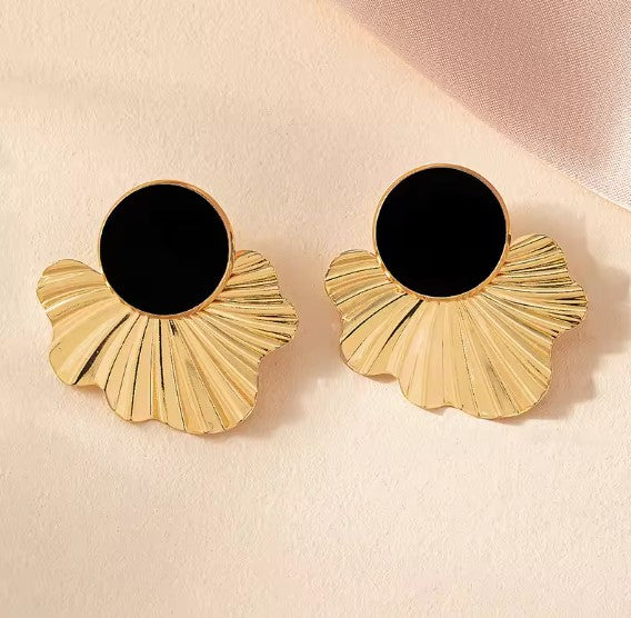 Exquisite Leaf Shape Gold Earrings