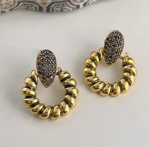 Vintage Elegant Twist Gold Earrings