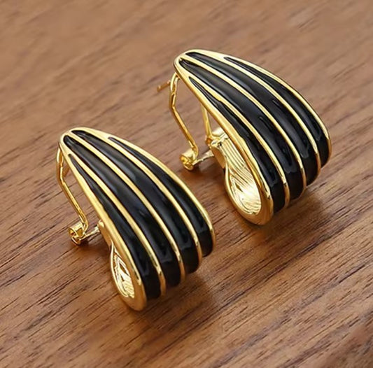 Exquisite Black Stud Gold Earrings