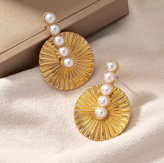 Classic Exquisite Pearl Stud Earrings