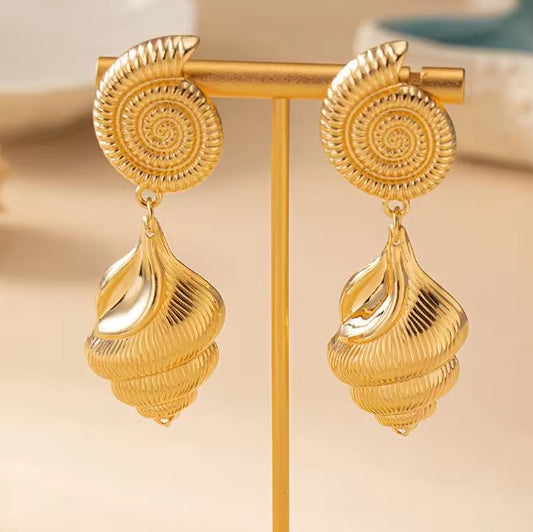 Classic Conch Shell Summer Earrings