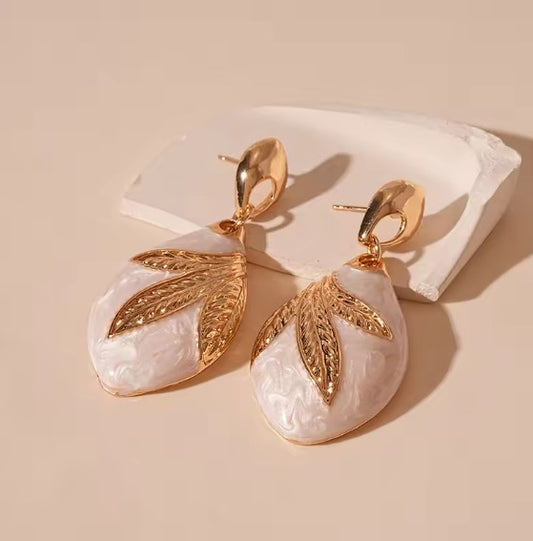 Vintage Exquisite Leaf Water Drop Earrings