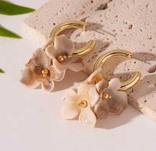 Vintage Acrylic Flower Petal Gold Earrings